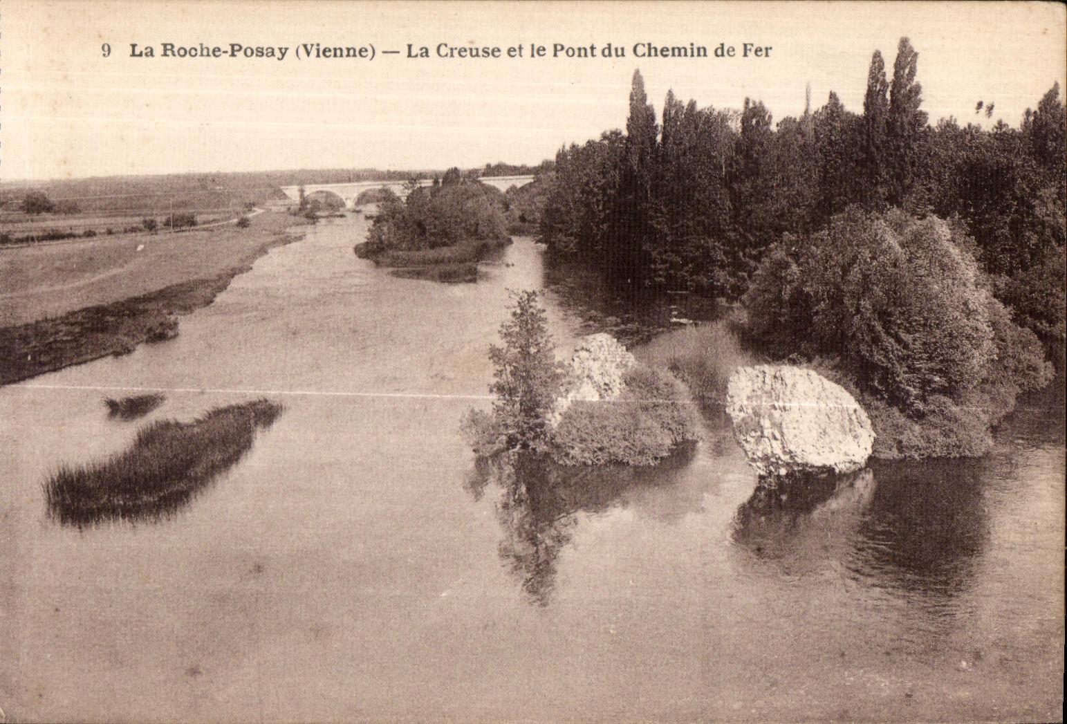 CPA La Vienne Roche Posay La Creuse et le Pont du Chemin de Fer