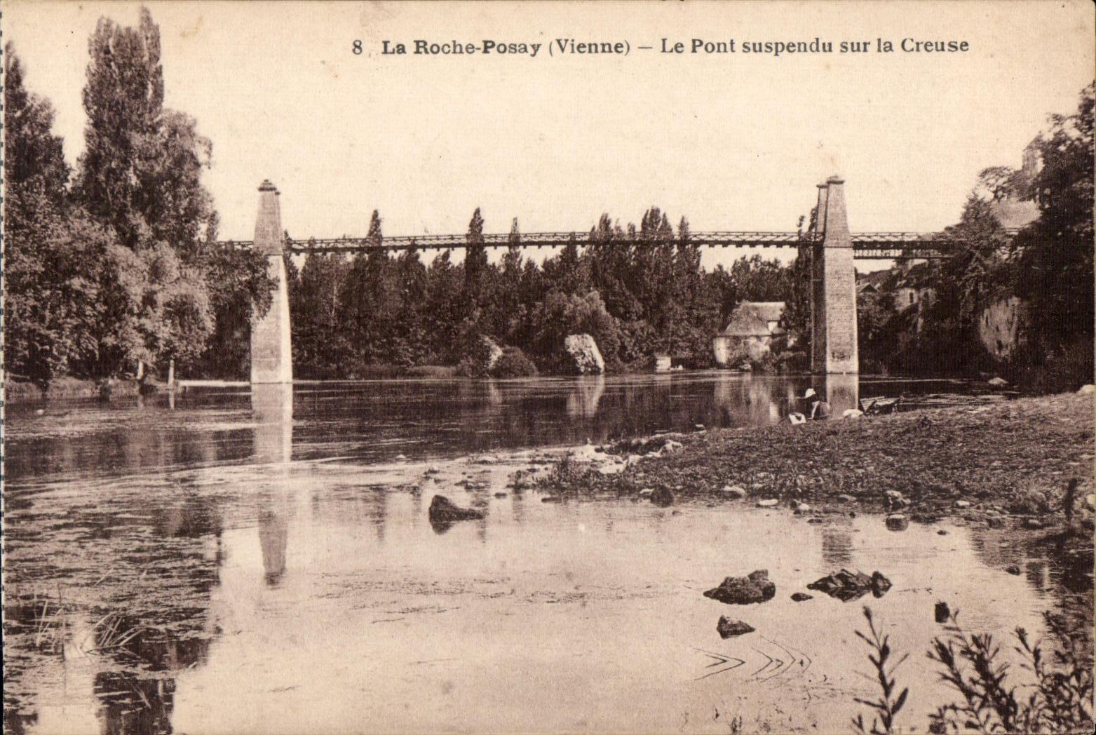 CPA La roche posay (vienne) le pont suspendu sur la creuse