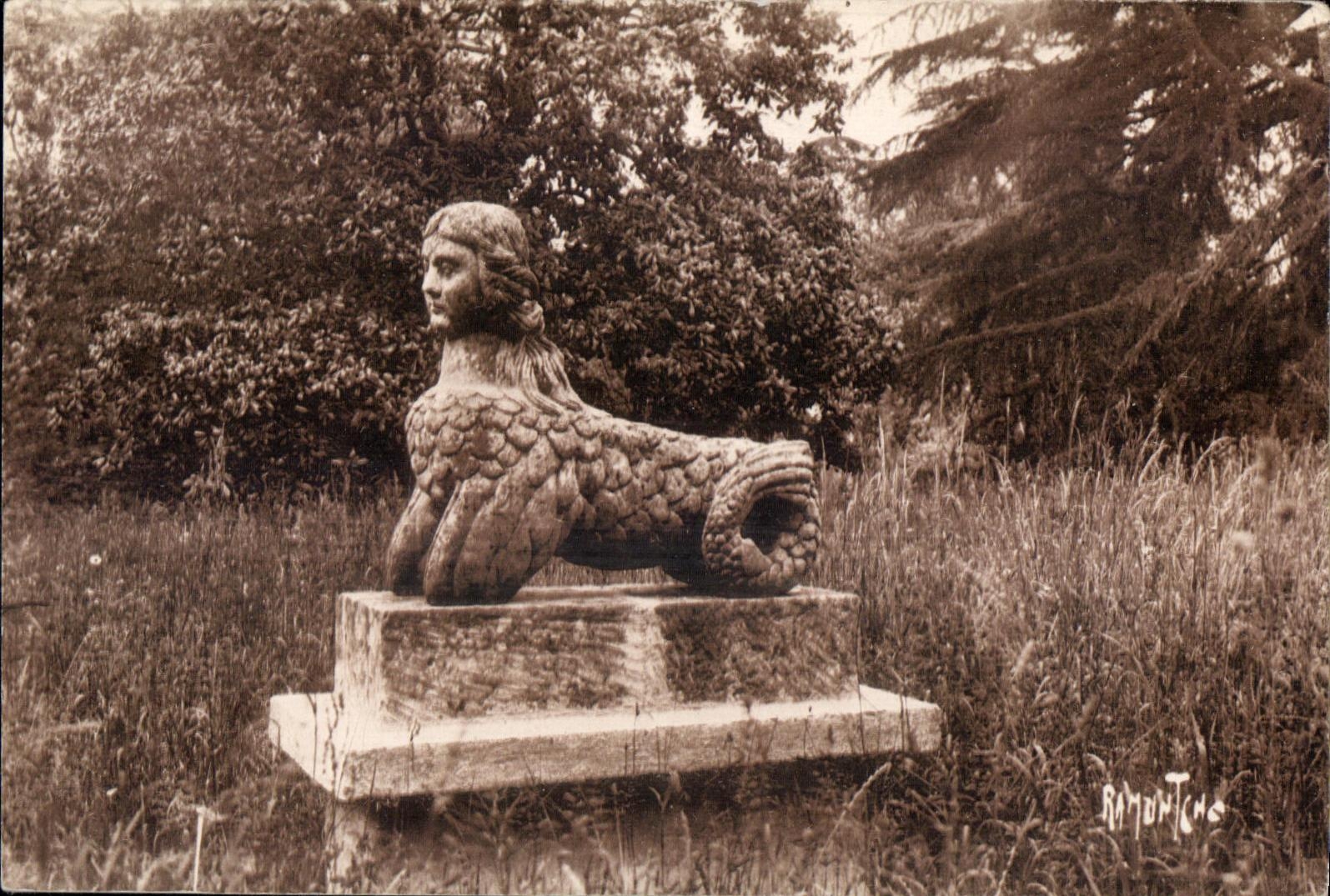 CPA Vieilles pierres de poiton a la recette a vouvant (vendee) la fee melusine la fee serpent qui d apres la legende