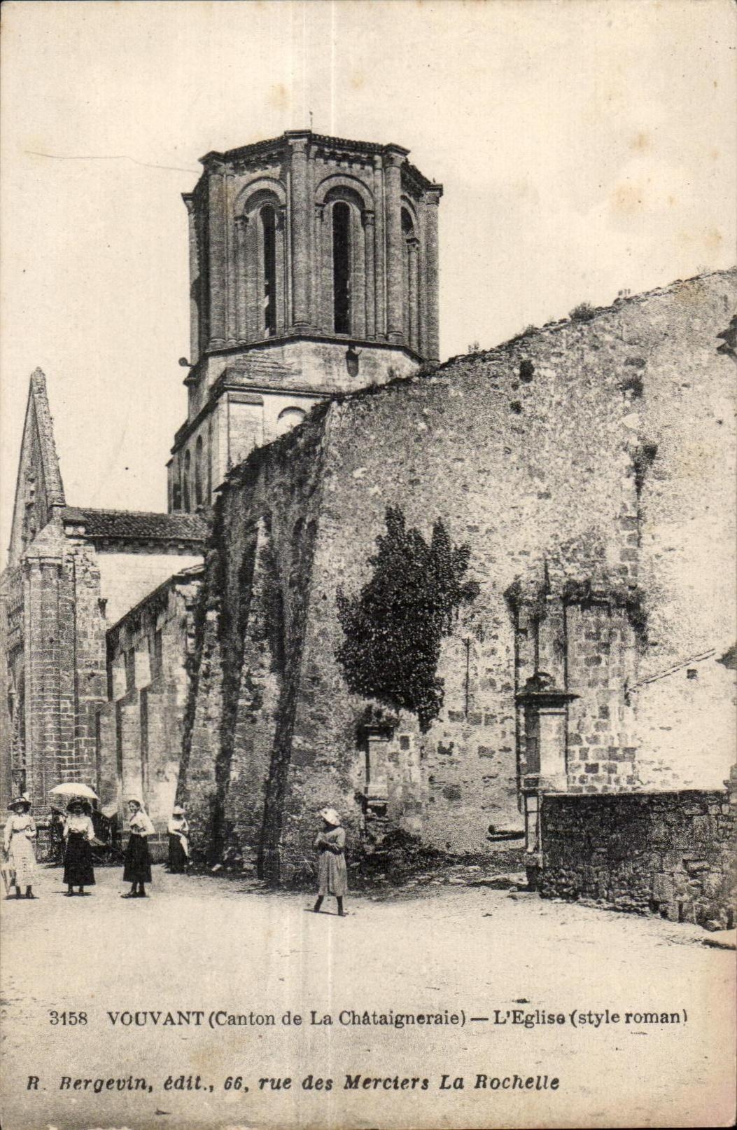 CPA Vouvant (canton de la chataigneraie) l eglise (style roman)