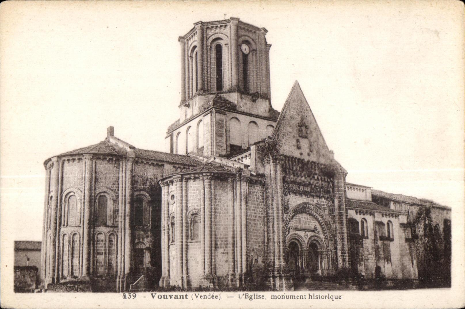 CPA Vouvant (vendee) l eglise monument historique