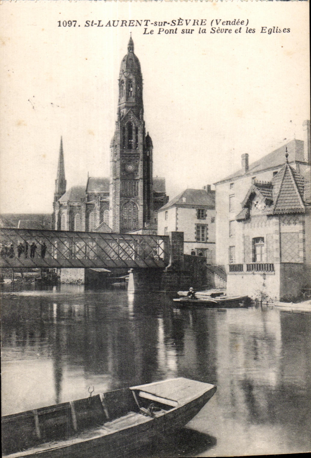 CPA St laurent sur sevre (vendee) le pont sur la sevre et les eglises