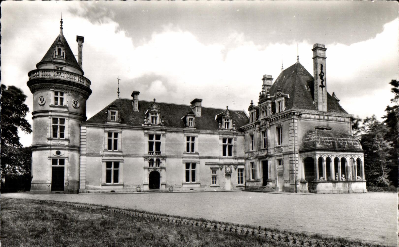 Château de la Court d'Aron — St-Cyr-en-Talmontais (Vendée) — Éditions FATAIS