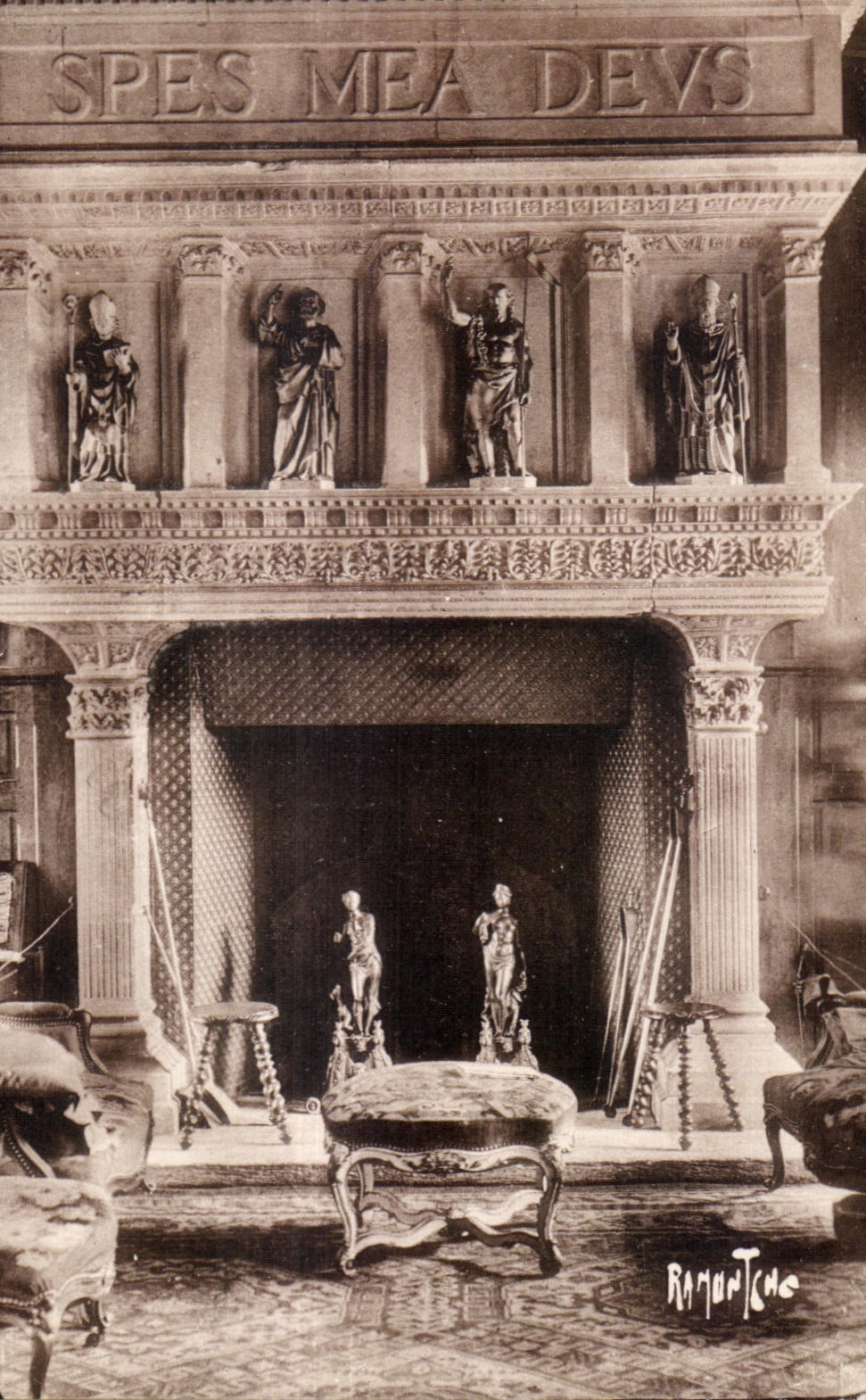 Cheminée du château de La Pellissonnière — Yendée — Éditions Artistiques Raymond Bergevin