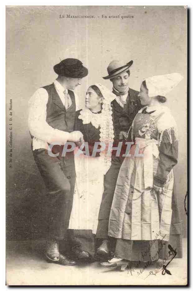 CPA Le maraichinage en avant quatre Folklore Costume