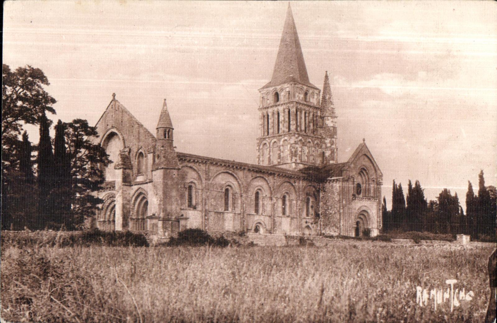 Aulnay - L'Église — Éditions Artistiques Raymond Bergevin, La Rochelle