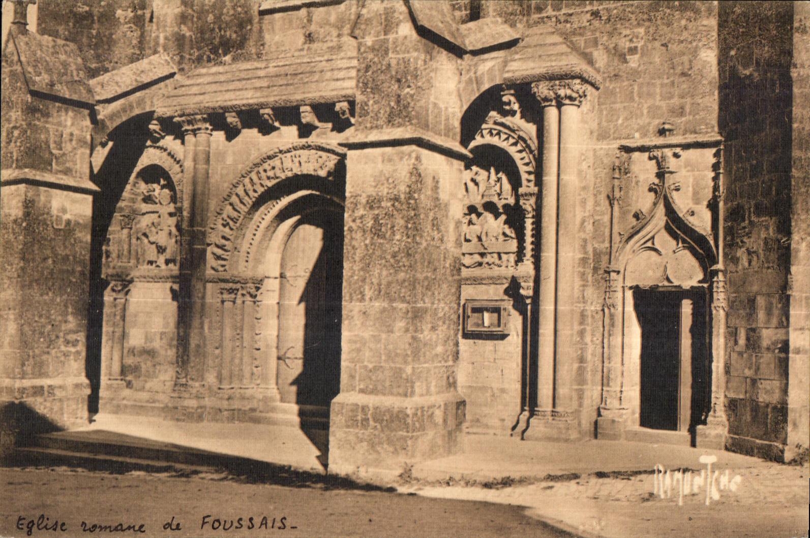 CPA La Vendee Eglise romane de Foussais
