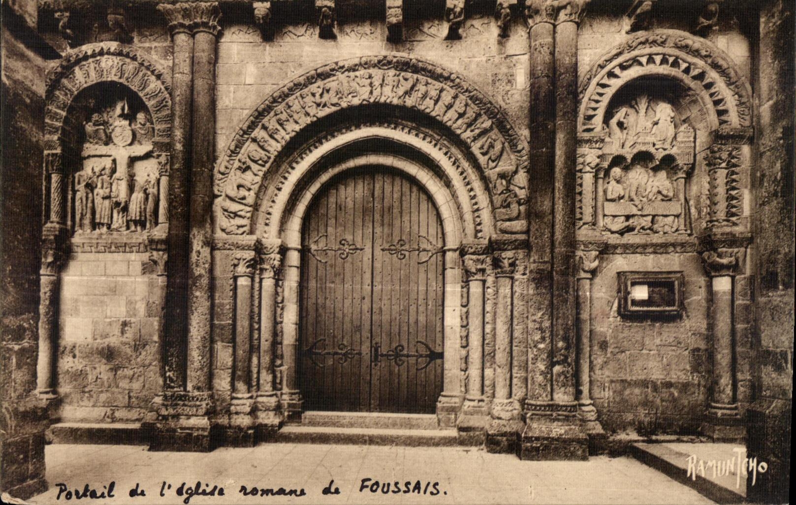 Portail de l'église romane de Foussais — Environ de Fontenay-le-Comte — Éditions Artistiques R. Bergevin, La Rochelle