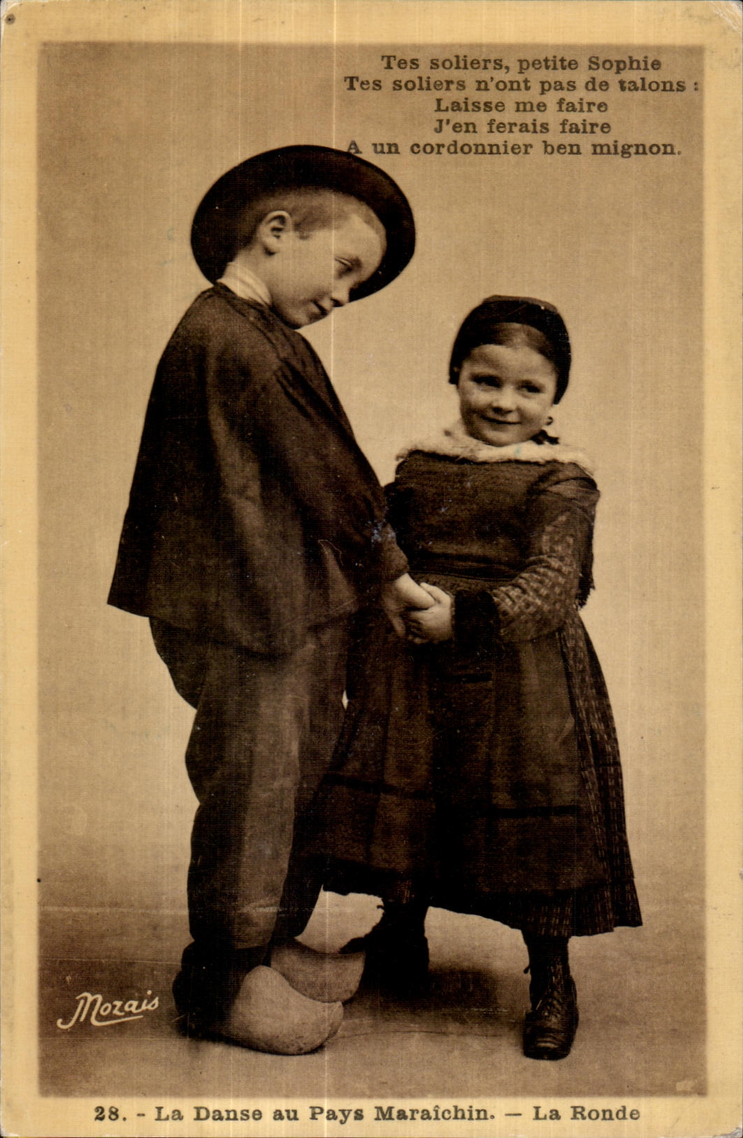 Deux enfants dansant — La Danse au Pays Maraichin — La Ronde — J. Morais, n°28