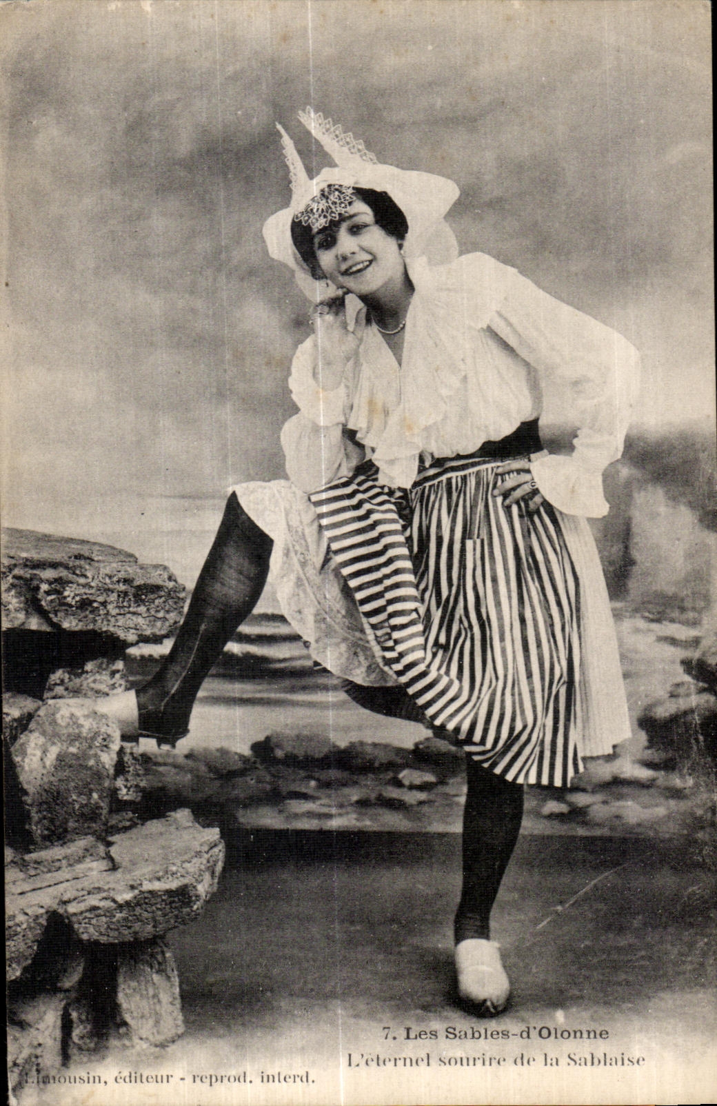 Les Sables-d'Olonne — L'éternel sourire de la Sablaise — Éditeur Limousin, n°7