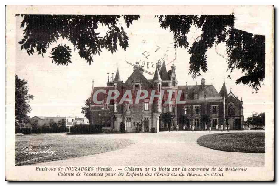 CPA Environs de Pouzauges (Vendee) chateau de la Motte sur la commune de la meilleraie colonie de vacances pour les 
