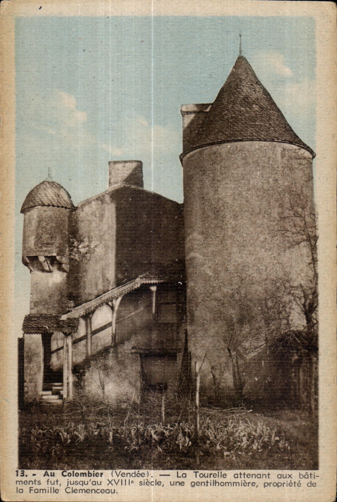 Au Colombier (Vendée) — La tourelle attenante aux bâtiments, propriété de la famille Clemenceau — Photo Jähly-Foupin