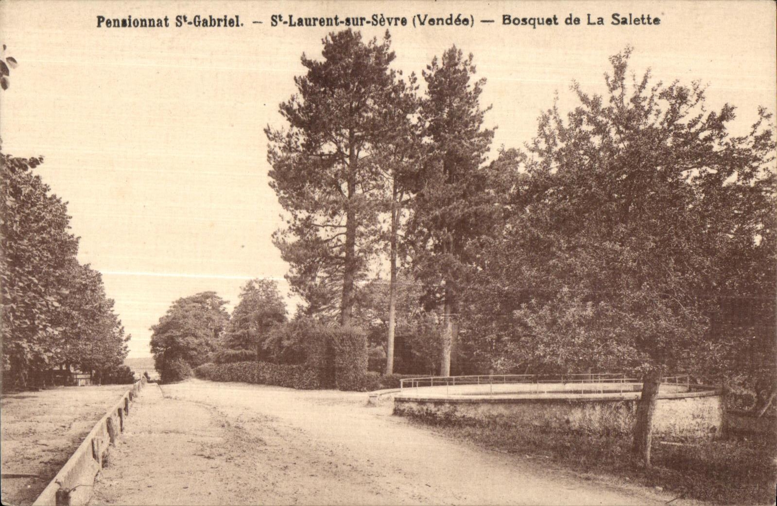 CPA Pensionnat St Gabriel St Laurent sur Sevre (Vendee) Bosquet de la Salette