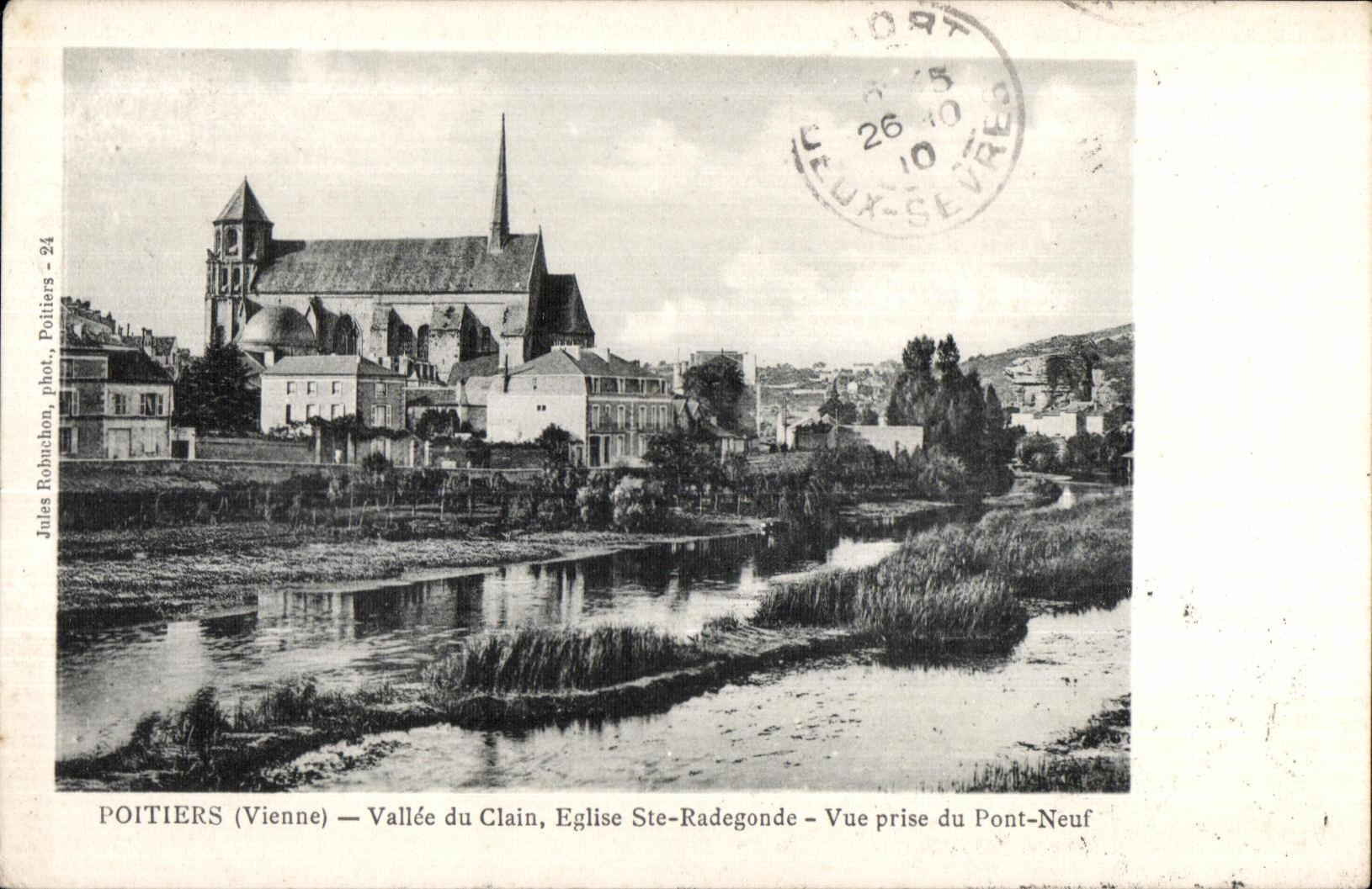 POITIERS (Vienne) — Vallée du Clain, Église Ste-Radegonde — Vue prise du Pont-Neuf