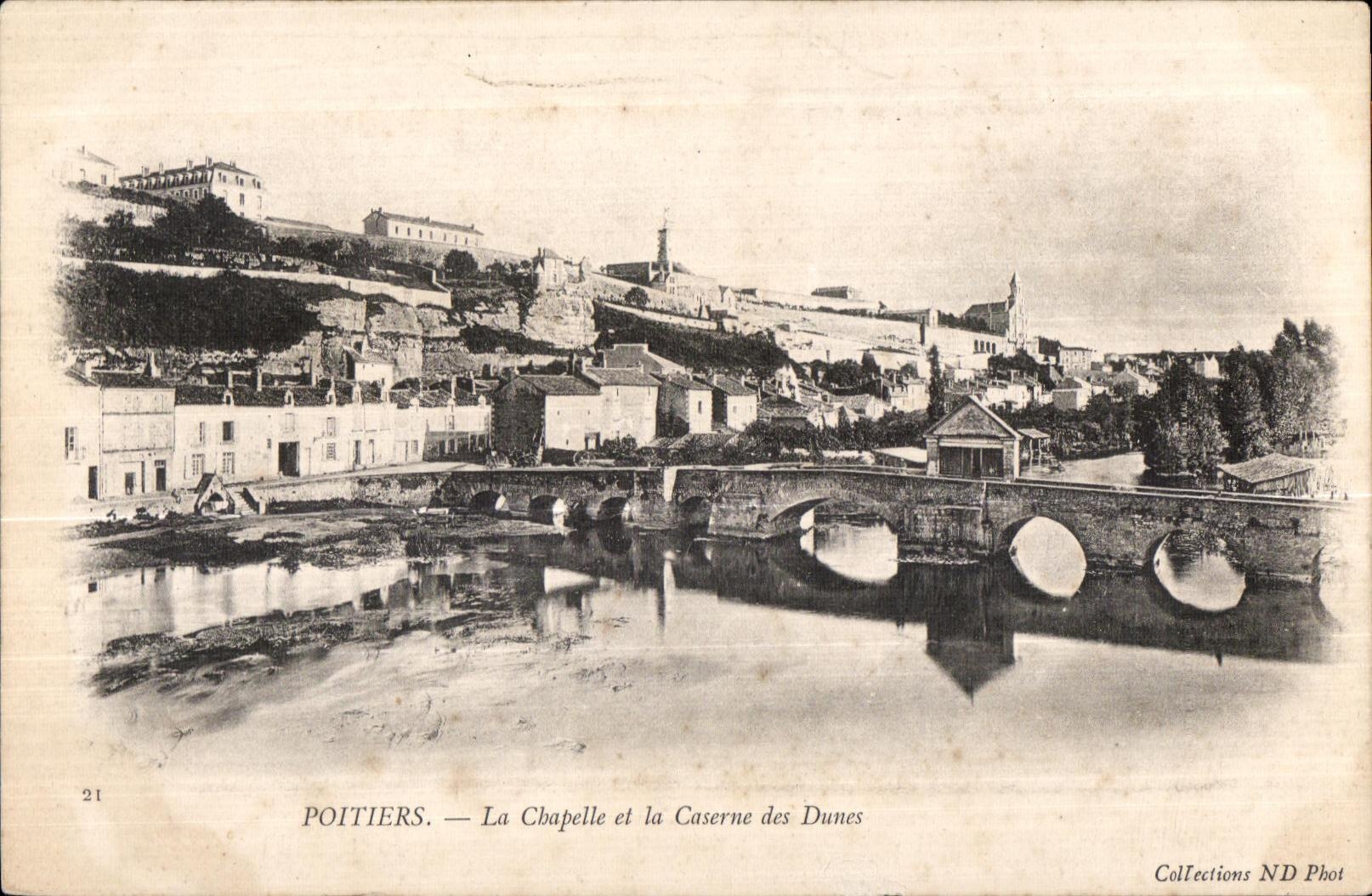 CPA Poitiers La Chapelle et la Caserne des Dunes