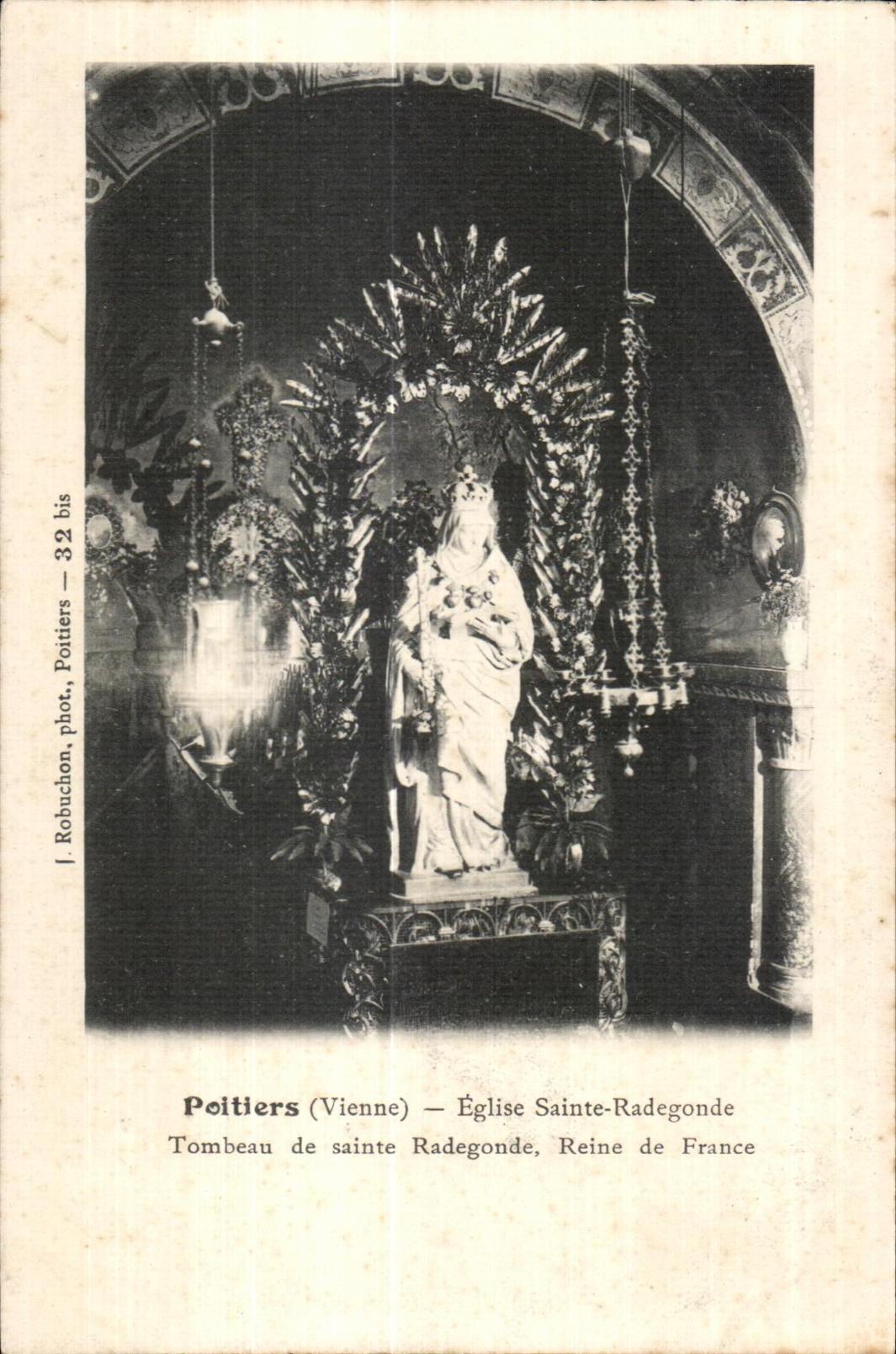 Poitiers (Vienne) — Église Sainte-Radegonde — Tombeau de sainte Radegonde, Reine de France — J. Robuchon, phot., Poitiers — 32 bis