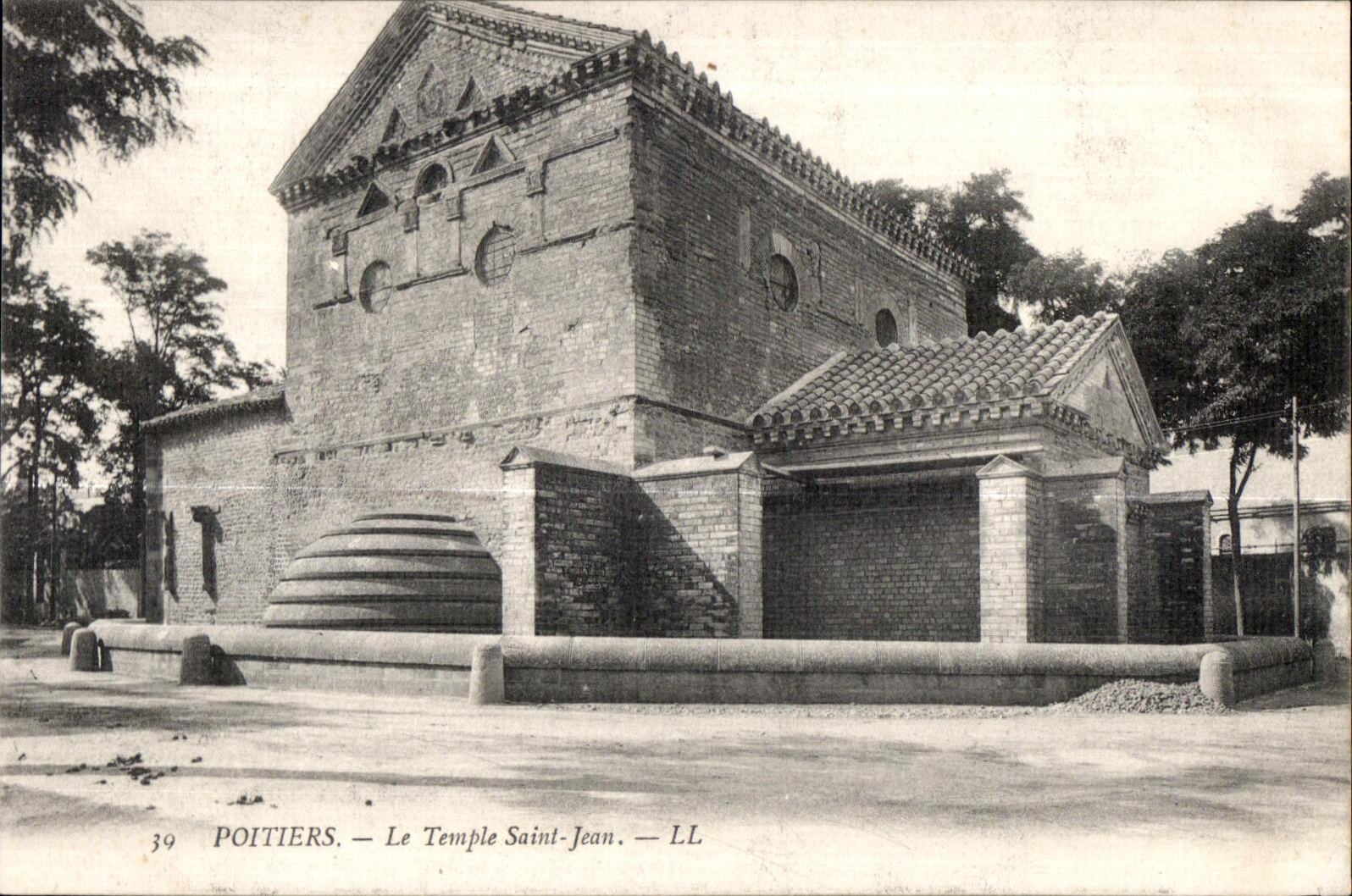 Poitiers — Le Temple Saint-Jean — LL