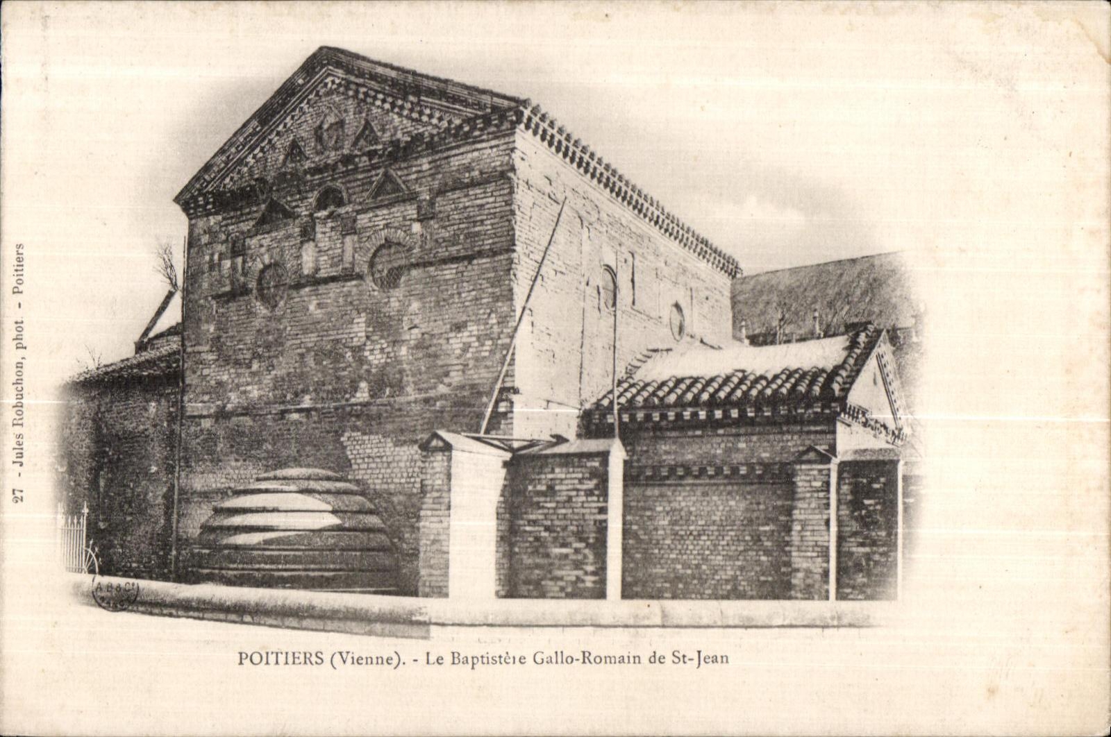 Poitiers (Vienne) - Le Baptistère Gallo-Romain de St-Jean — Jules Robachon, phot. Poitiers