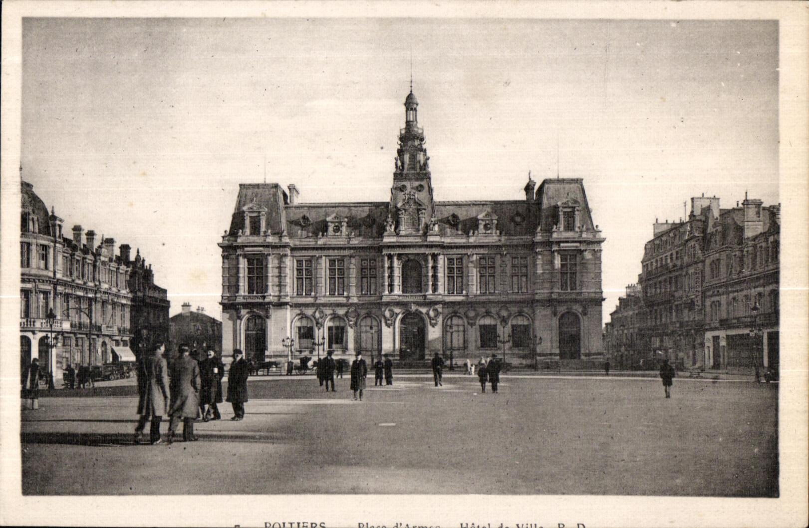 Poltiers — Place d'Armes — Hôtel de Ville — R. D.