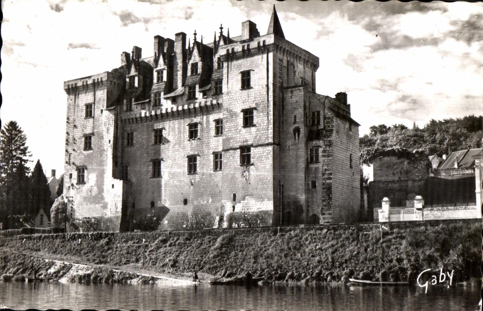 Montsoreau — Château, façade Nord vu de la Loire — Gaby