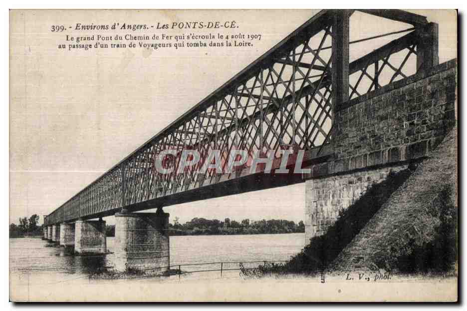 CPA Environs d Angers Les Ponts De Ce Le grand Pont du Chemin de Fer qui s ecroula le
