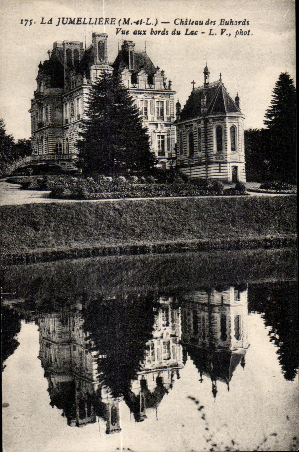 CPA La Jumelliere Chateau des Buhards Vue aux bords du Lac