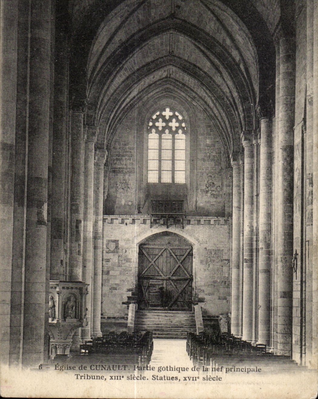CPA Eglise de Cunault Partie gothique de la nef principale Tribune XIII siecle States XVII siecle