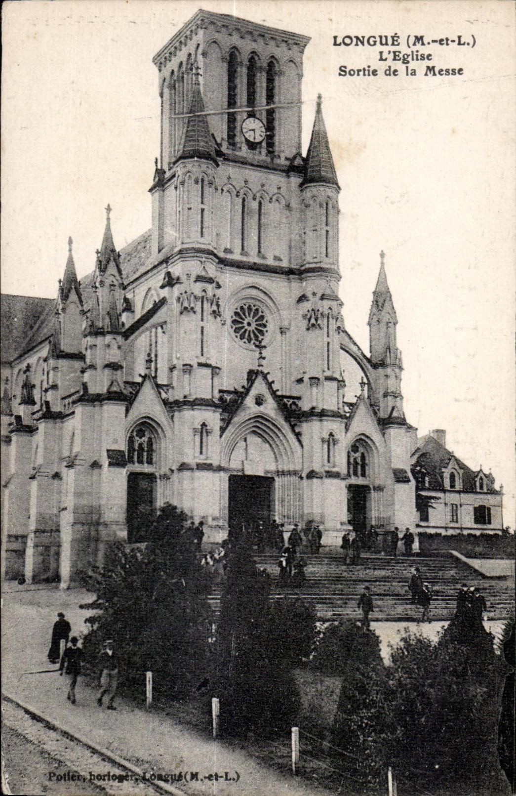 CPA Longue (M et L) L Eglise Sortie de la Messe