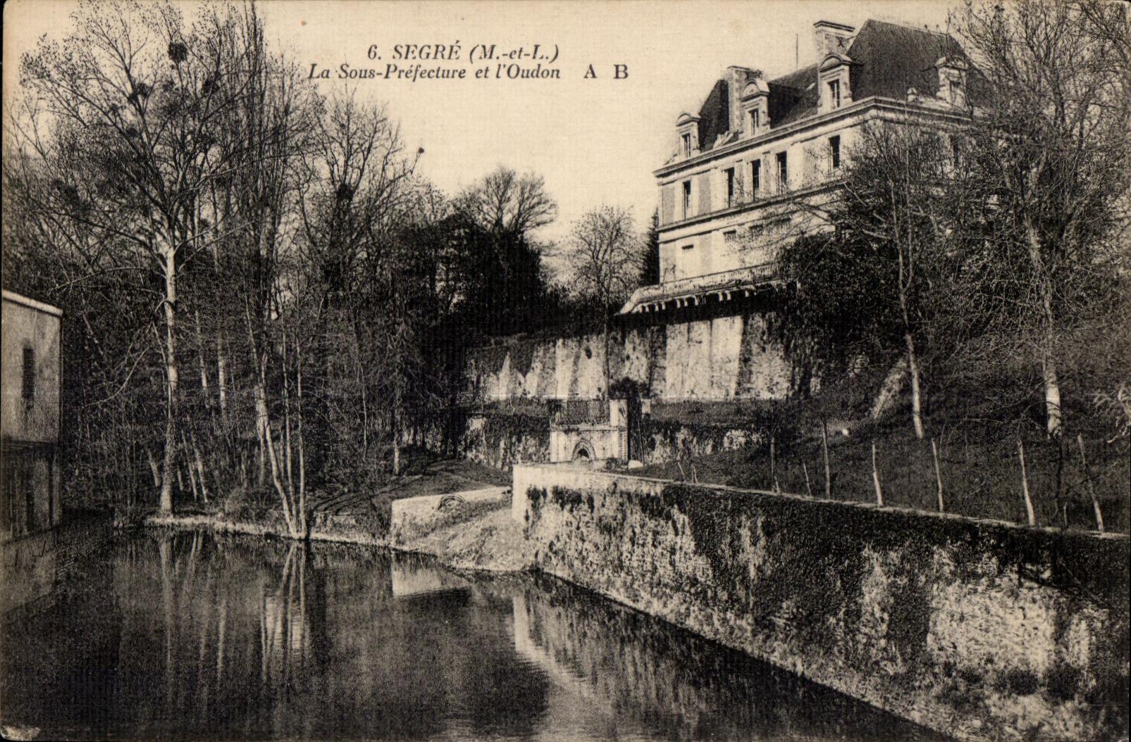 CPA Segre (M et L) La Sous Prefecture et I Oudon
