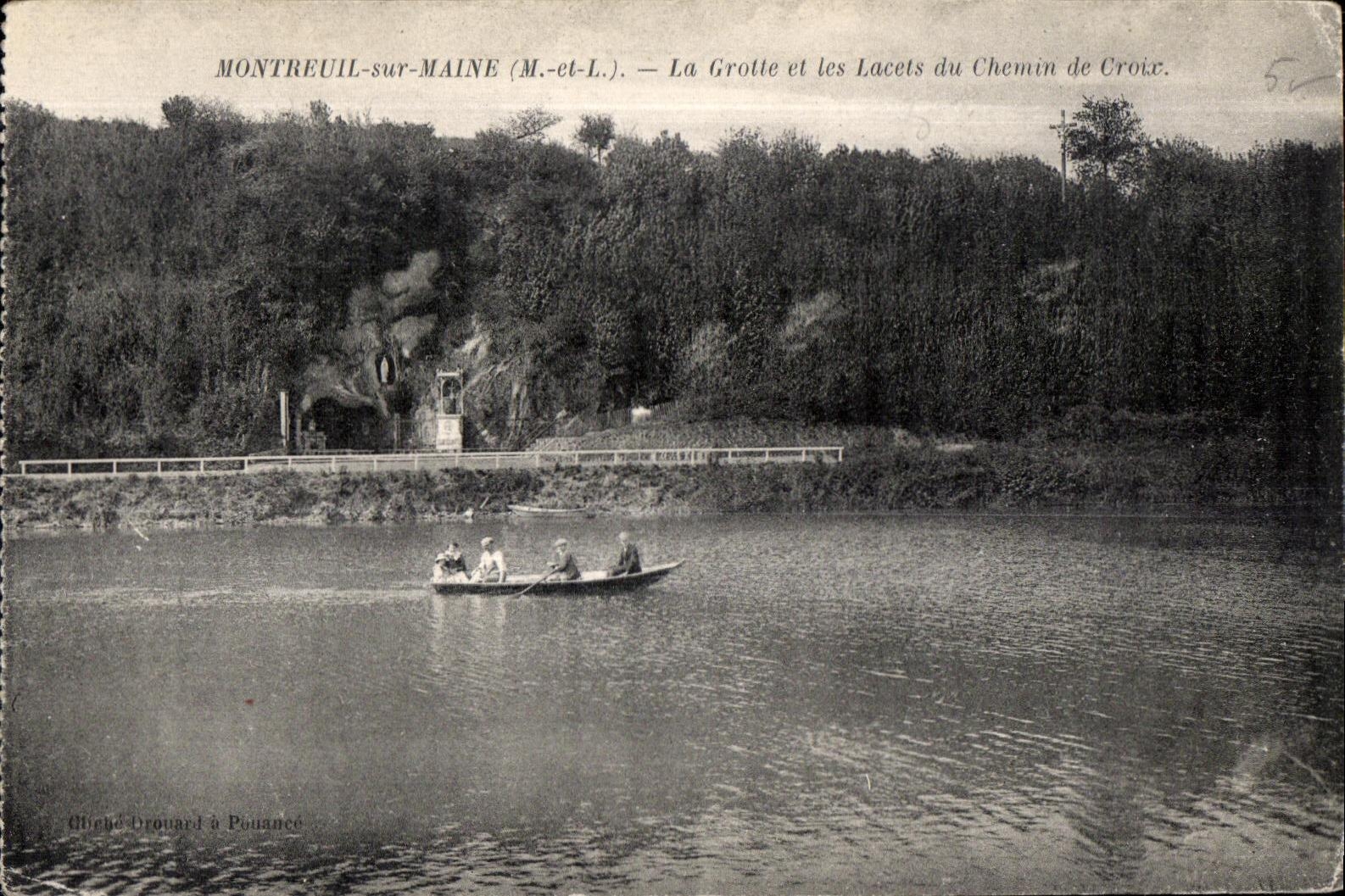 CPA Montreuil sur Maine (M et L) La Grotte et les Lacets du Chemin de Croix