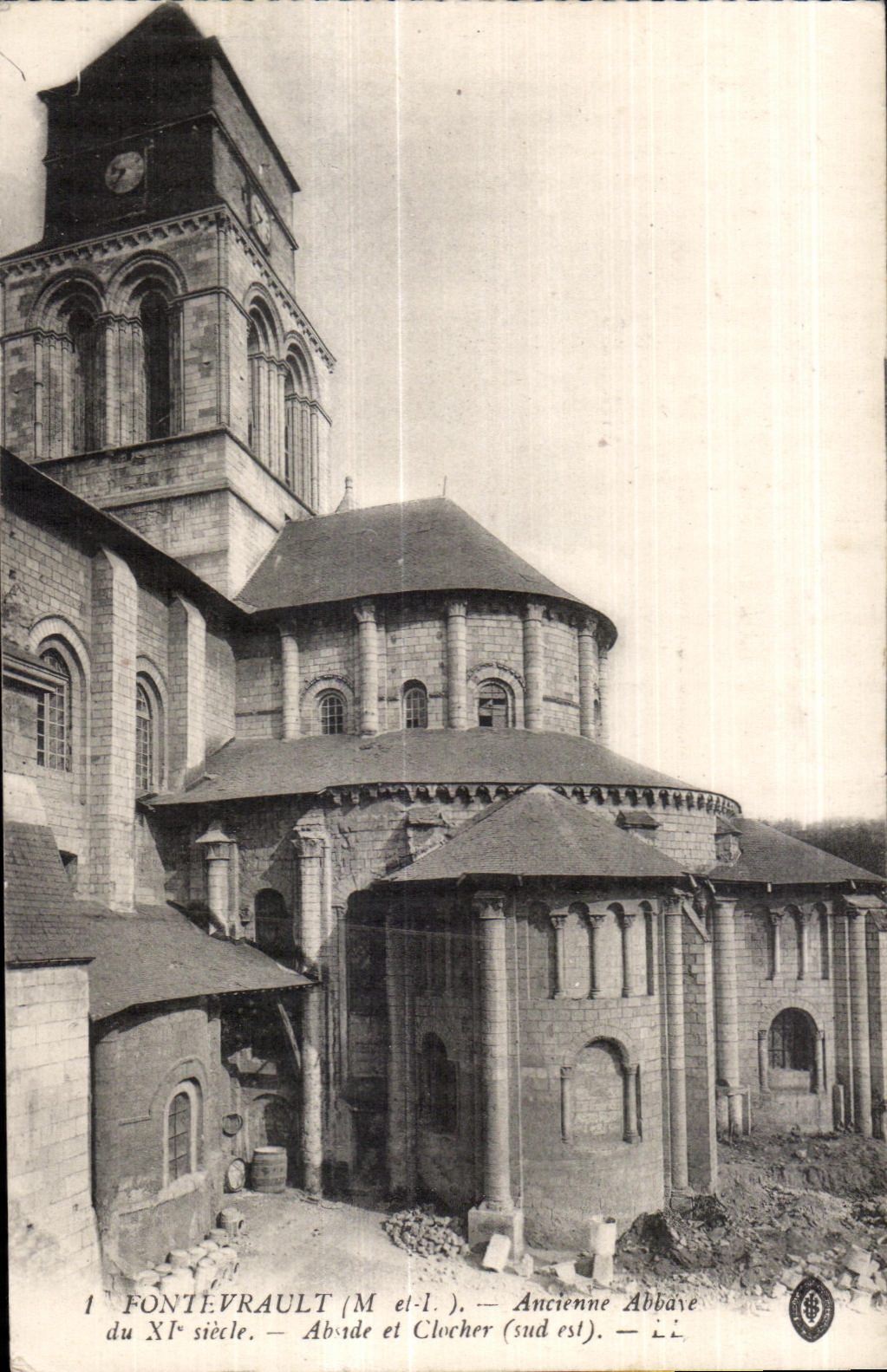 CPA Fontevrault (M et L) Ancienne Abbave du XI siecle Abside et Clocher (sud est)