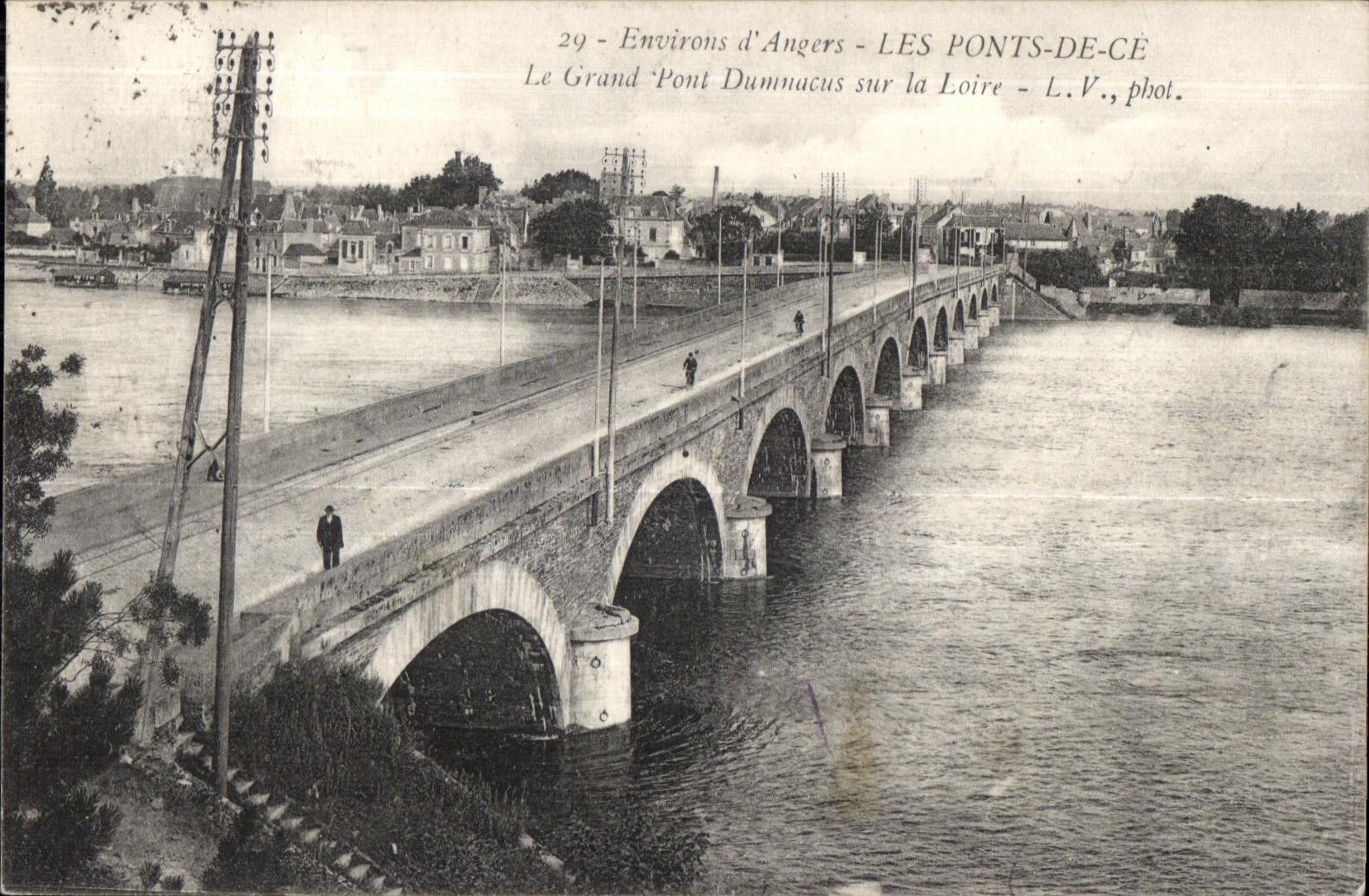 CPA Environs d Angers Les Ponts De Ce Le Grand Pont Duninacus sur la Loire