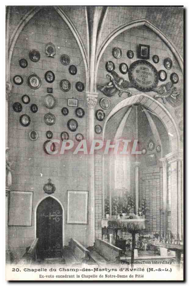 CPA Chapelle du champ des Martyrs d Avrille (M   L) Ex voto encadrant la Chapelle de Notre Dame de Pitie