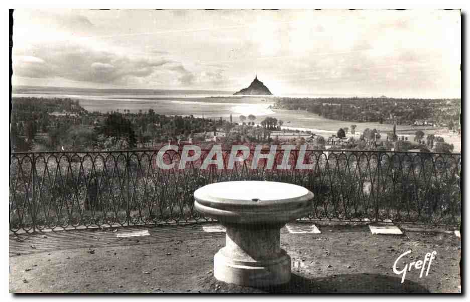 CPSM En Normandie Avranches (Manche) Au Jardin des Plantes La Table d Orientation et vue sur la Baie Mont Saint Michel