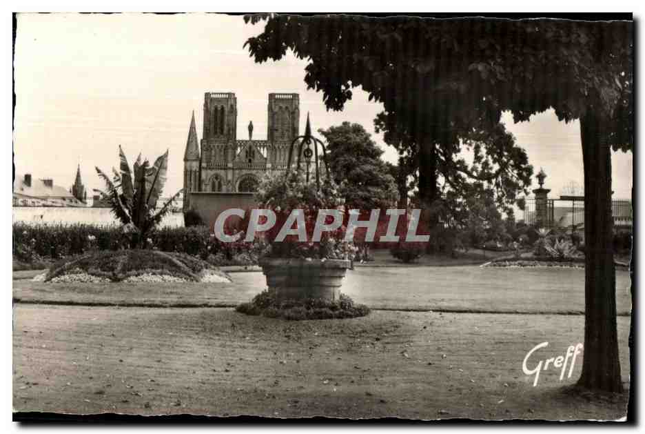 Tuin van de Planten en de Kerk van Notre-Dame — Avranches (Manche) — Greff