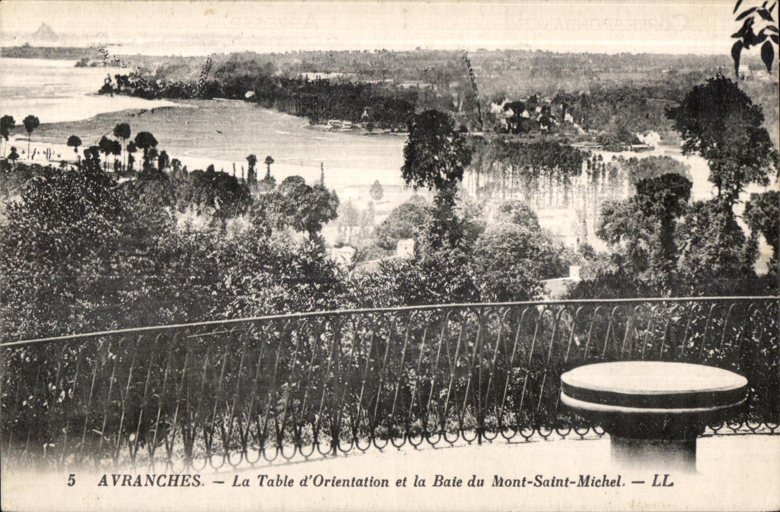 Avranches — La Table d'Orientaion et la Baie du Mont-Saint-Michel — LL