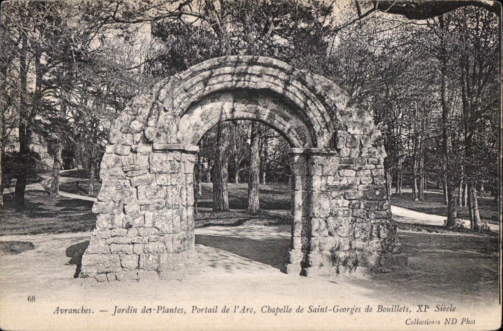 Avranches — Jardin des Plantes, Portail de l'Arc, Chapelle de Saint-Georges de Bouillet, XIe Siècle