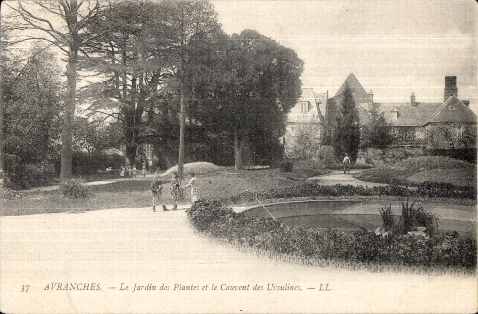 Avranches — Le Jardin des Plantes et le Couvent des Ursulines — LL.