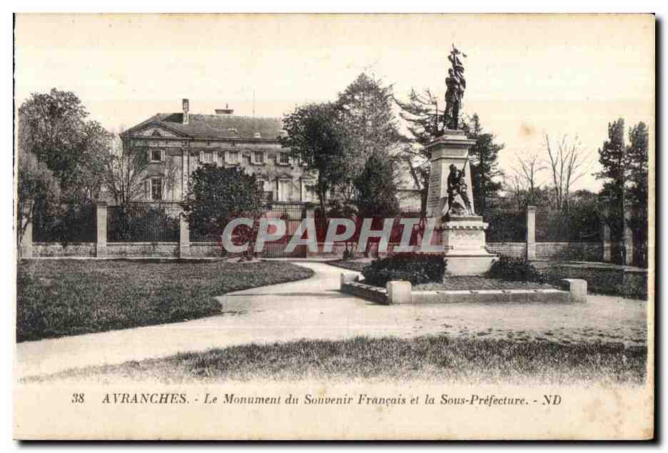 Avranches - Le Monument du Souvenir Français et la Sous-Préfecture - ND