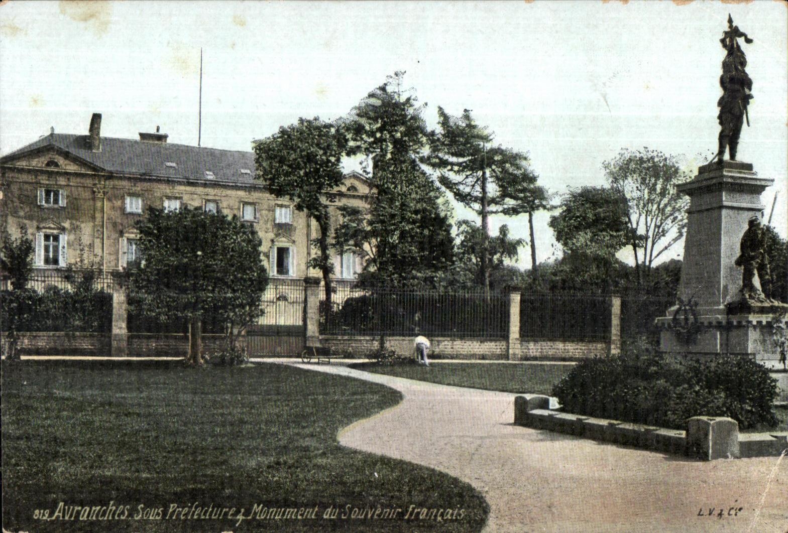 AvrancheS — Sous-Préfecture et Monument du Souvenir Français — L.V. & Cie