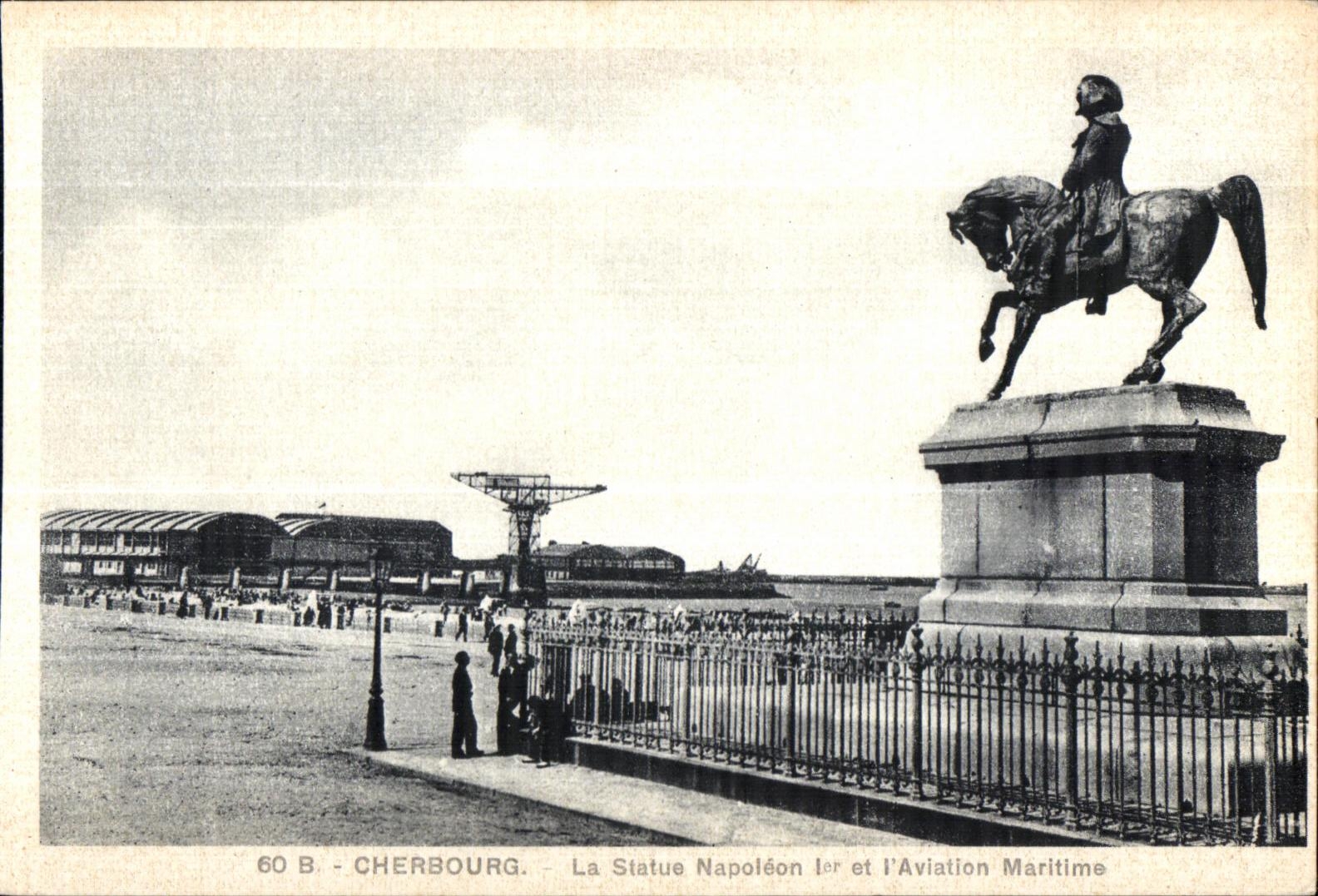 CPA Cherbourg La Statue Napoleon ler et I Aviation Maritime