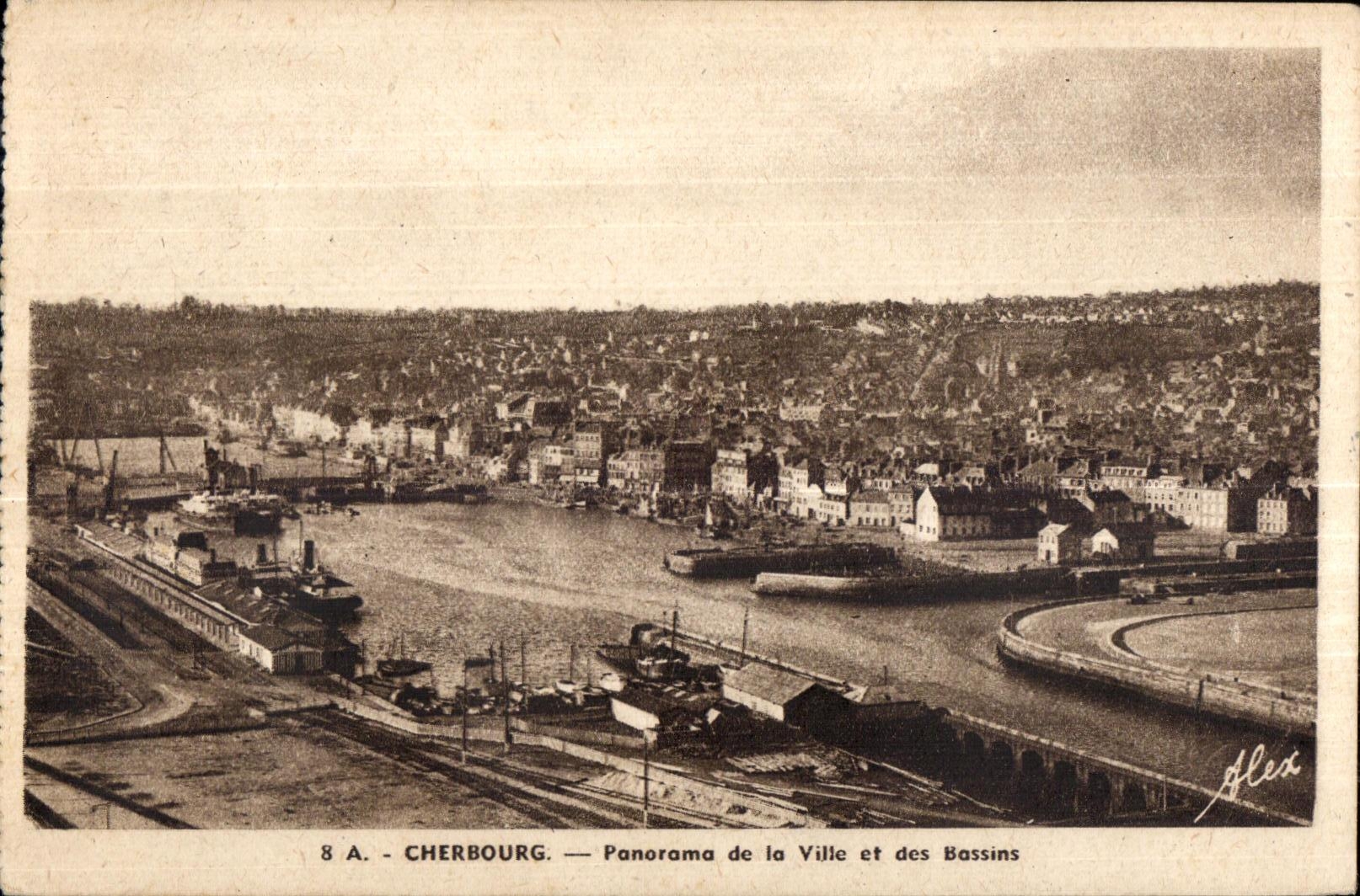 CPA Cherbourg Panorama de Ville et Des Bassins