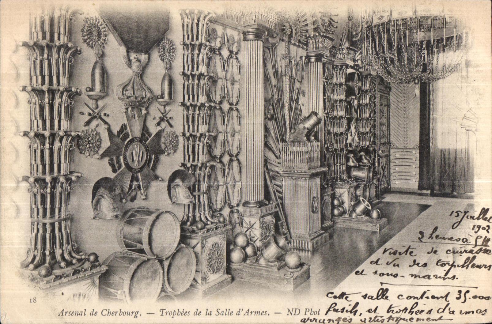 CPA Cherbourg Arsenal de Trophees de la Salle d Armes Militaria 