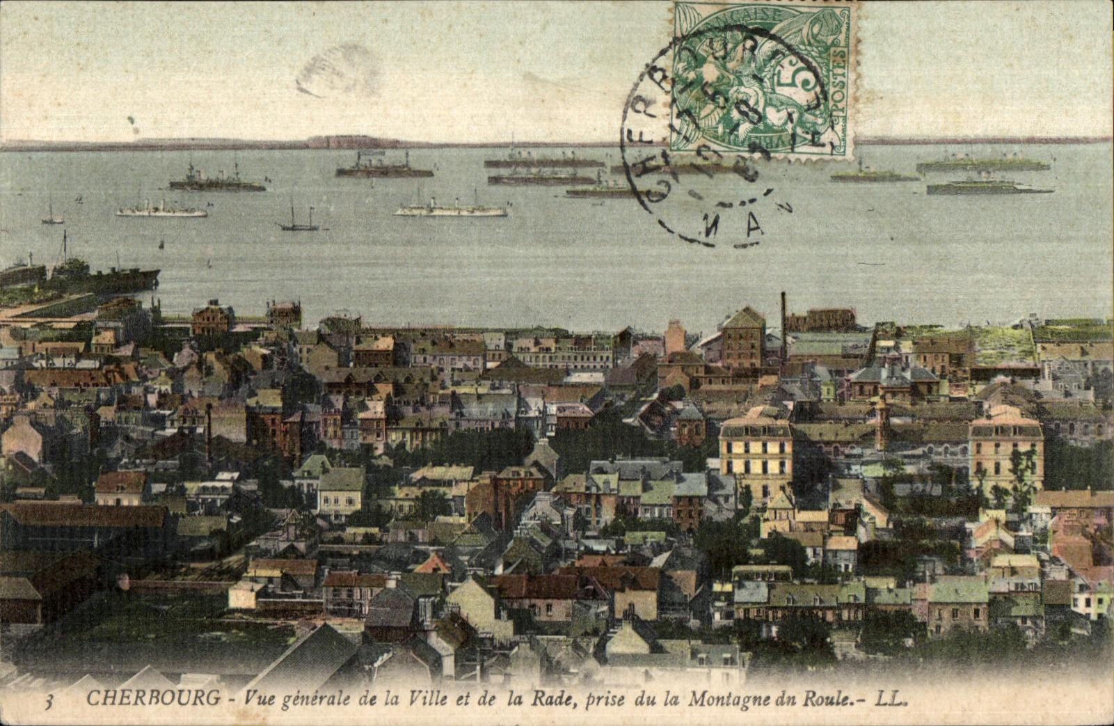 CPA Cherbourg Vue generale de la Ville et de Rade prise du la Moutagne dn Roule Bateaux 