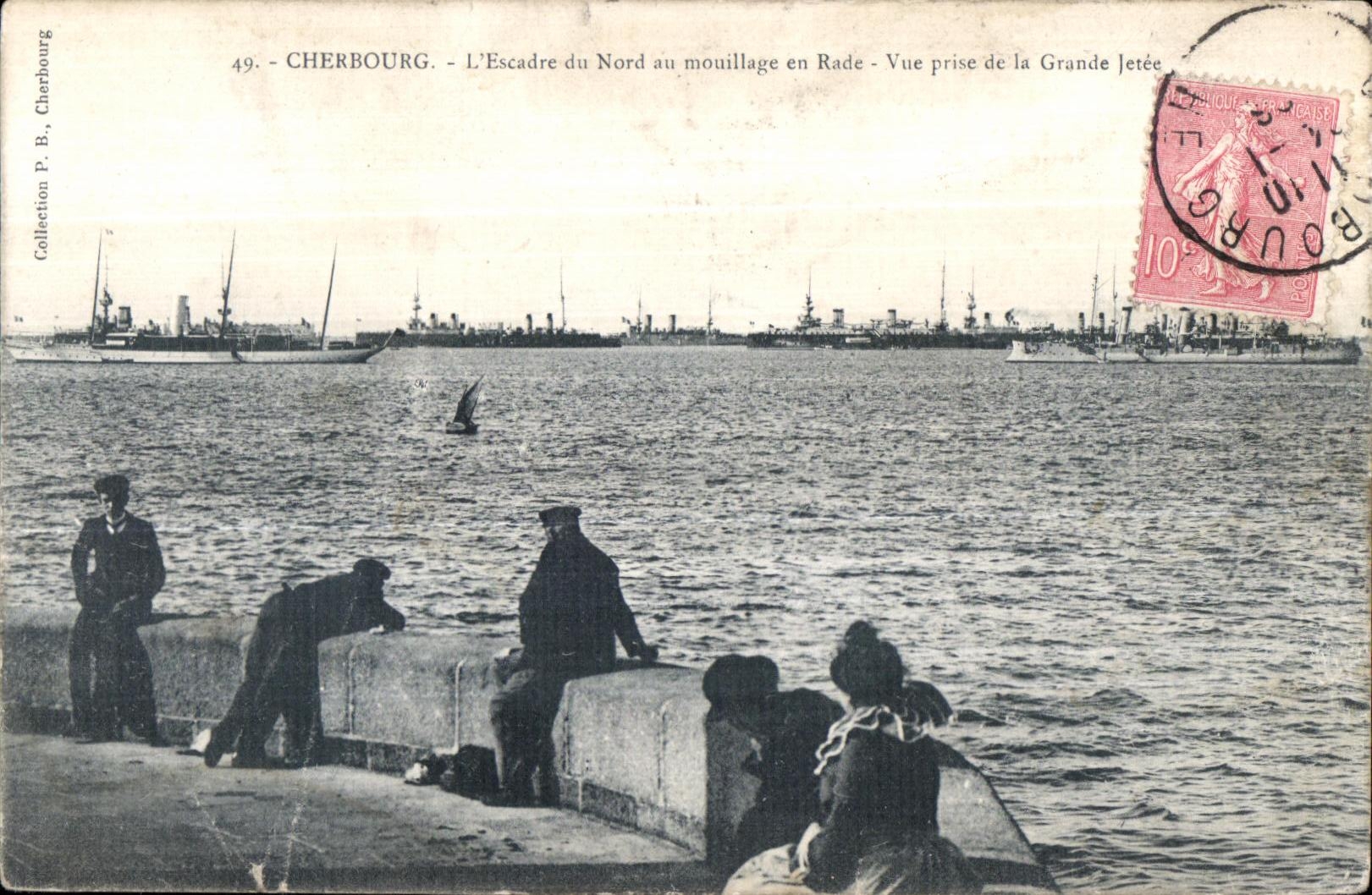 CPA Cherbourg L Escadre du Nord au Mouillage en Rade Vue prise de la Grande Jetee Bateaux 