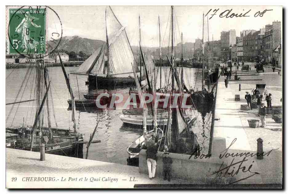CPA Cherbourg Le Port et le Quai Caligny Bateaux 