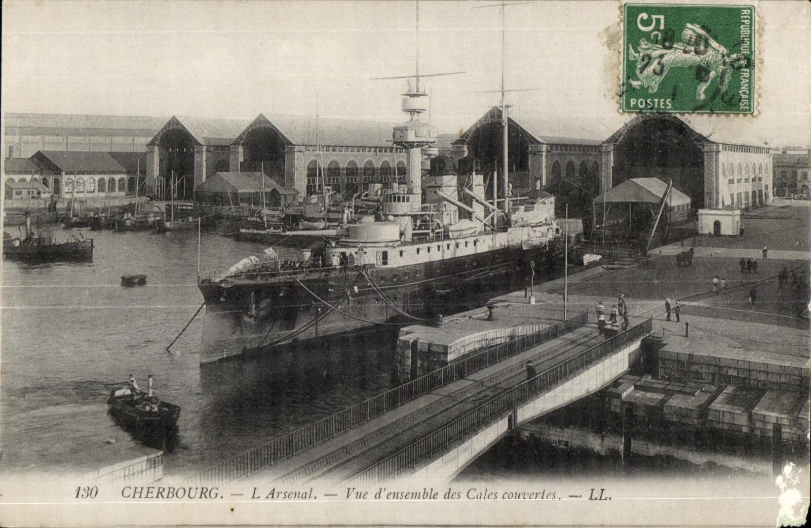 Cherbourg — L'Arseanal — Vue d'ensemble des Cales couvertes — LL. n°130