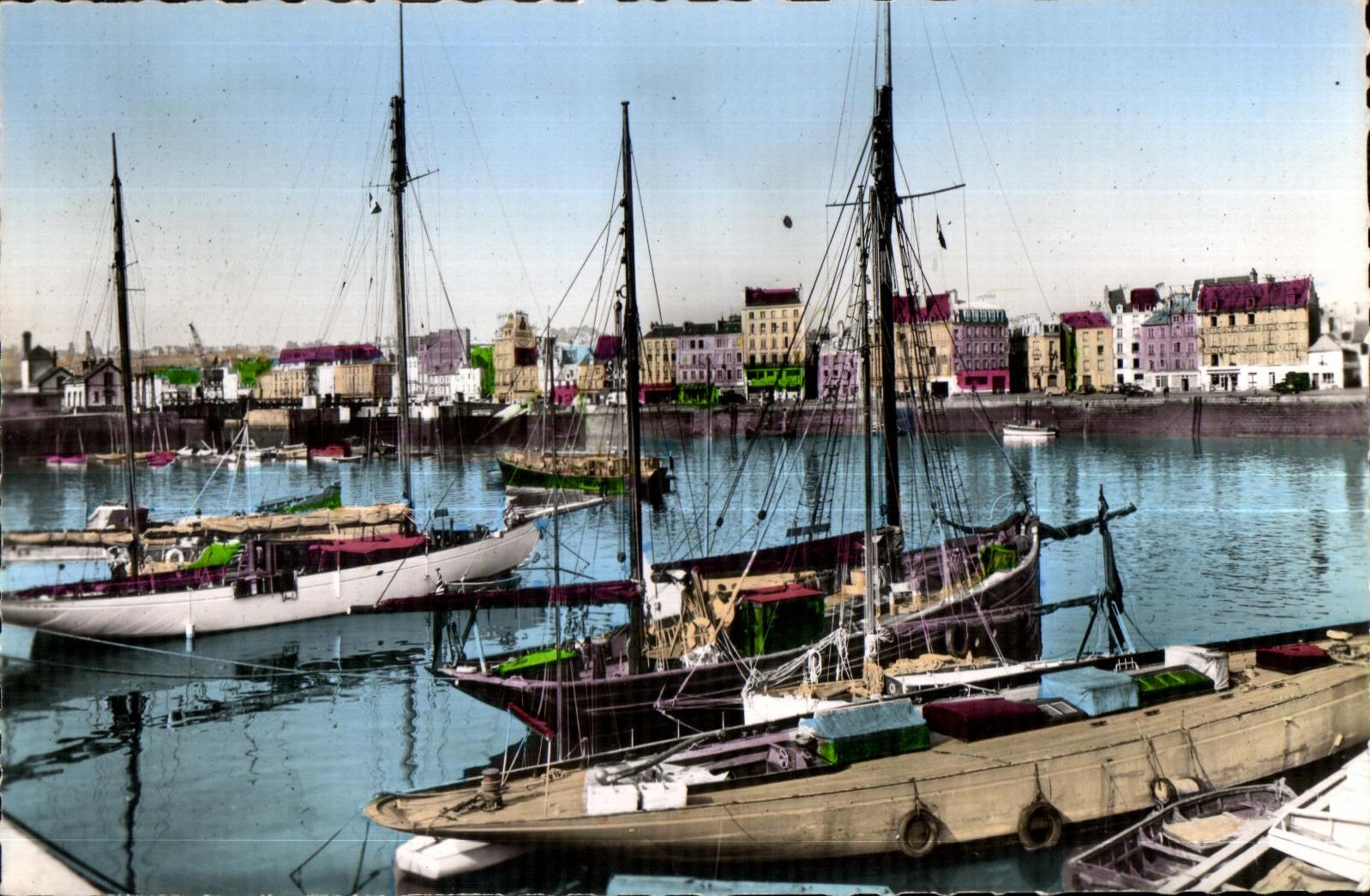 Cherbourg (Manche) — L'Avant-Port et la Station du Yacht-Club — Éditions du Photographe