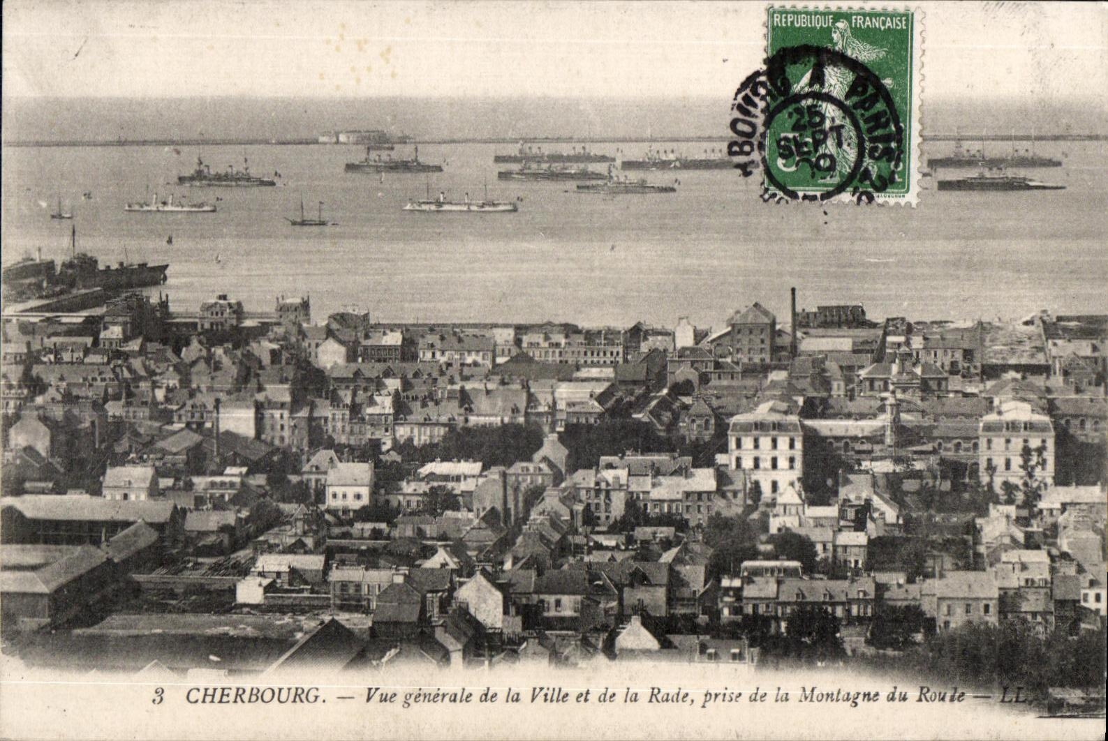 CPA Cherbourg Vue generale de la Ville et la Rade prise de la Montagne du Roule Bateaux 