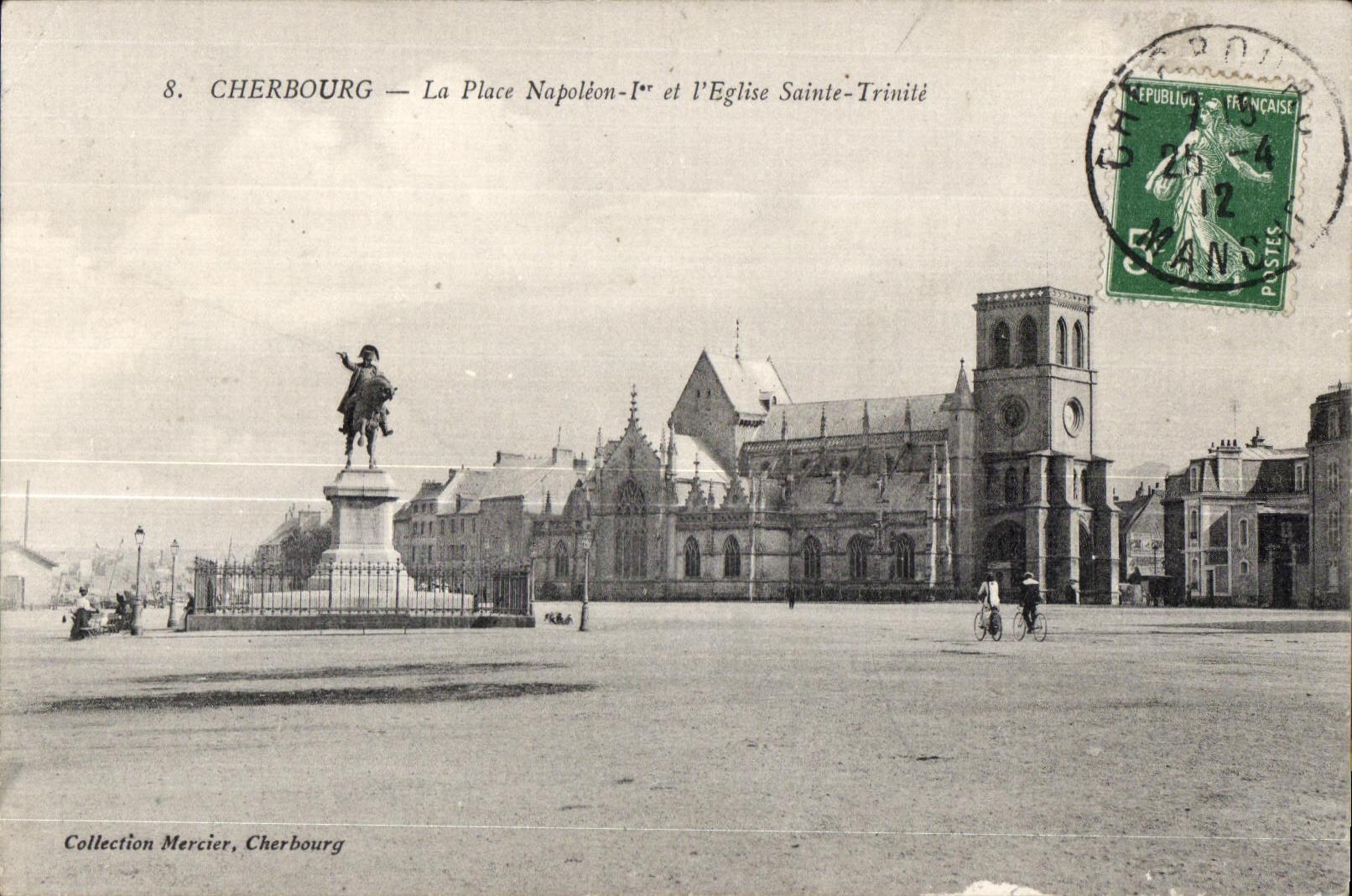 CPA Cherbourg La Place Napoleon et l Eglise Saint Trinite